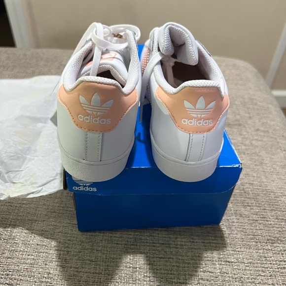 Adidas girls sneakers size 3 brand new. White and peach. - Picture 3 of 13